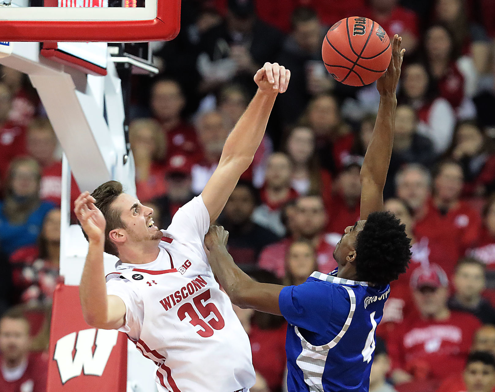 Badgers 65, Panthers 52
